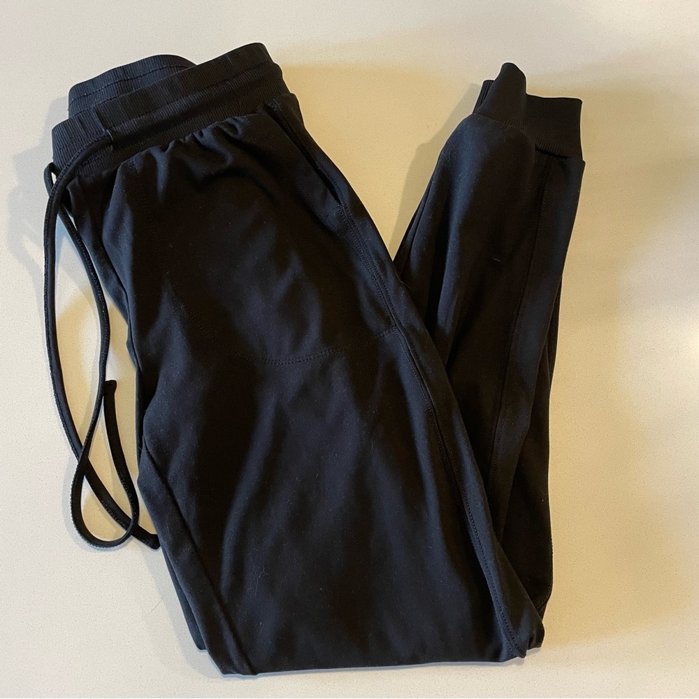 Athletic pants with pockets